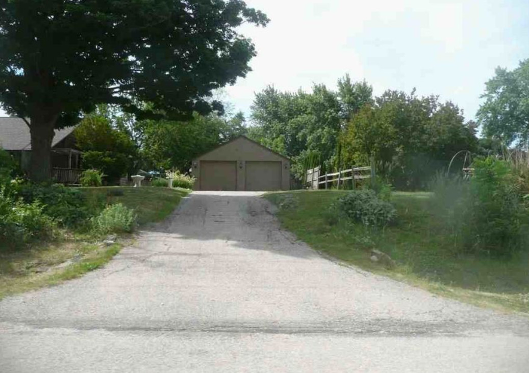 7215 Middle Road Property Photo 3