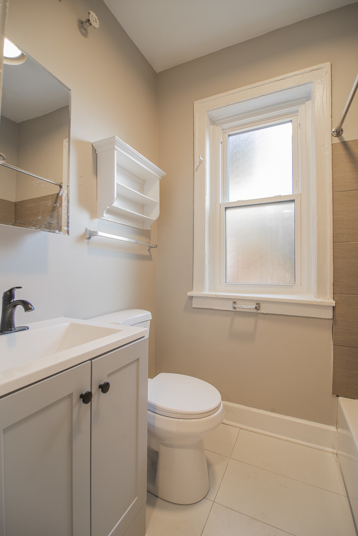 1414 W Pratt Boulevard 112 Property Photo 6