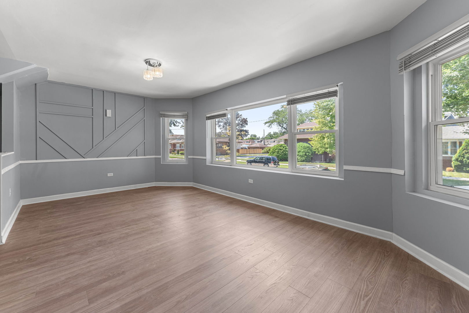 9351 S Throop Street Property Photo 4