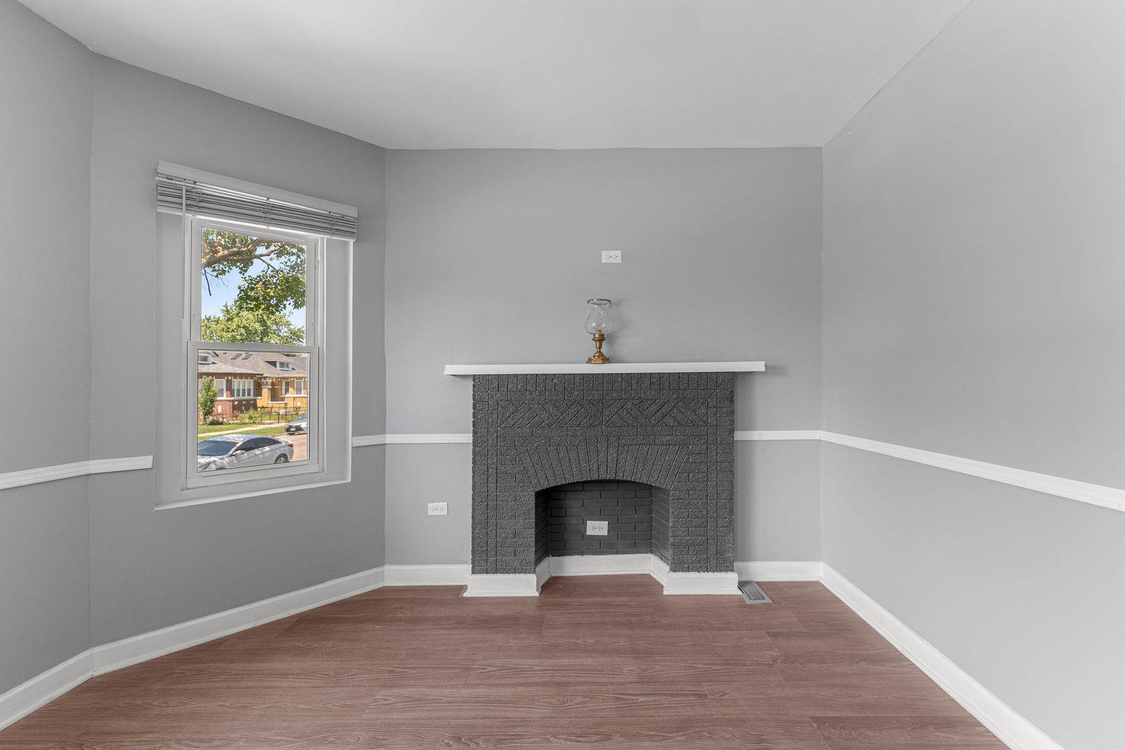 9351 S Throop Street Property Photo 6
