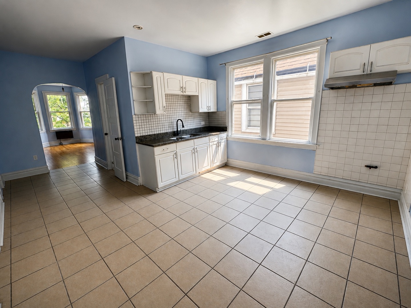 2812 S 48th Court Property Photo 3