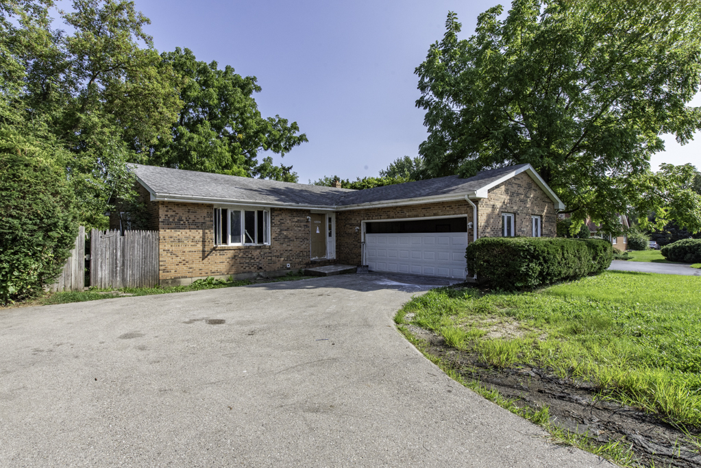 2337 N Sheridan Road Property Photo 1