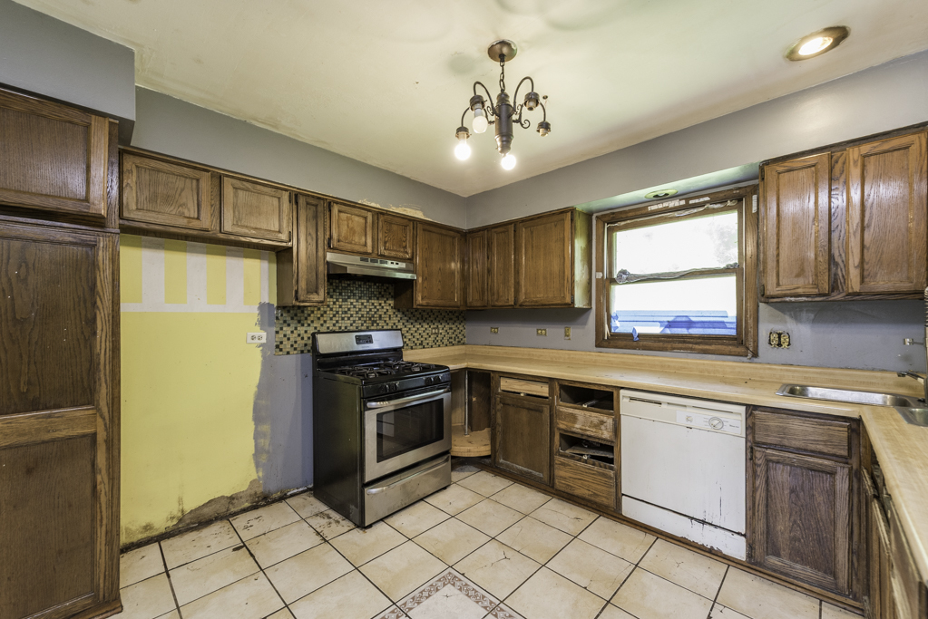 2337 N Sheridan Road Property Photo 10