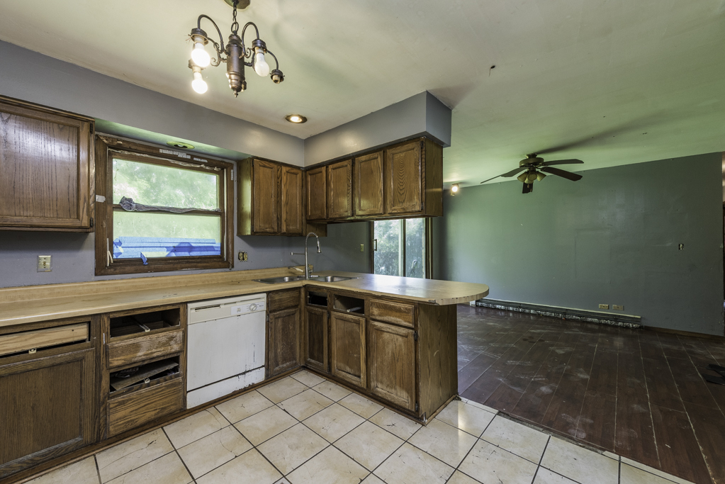 2337 N Sheridan Road Property Photo 11