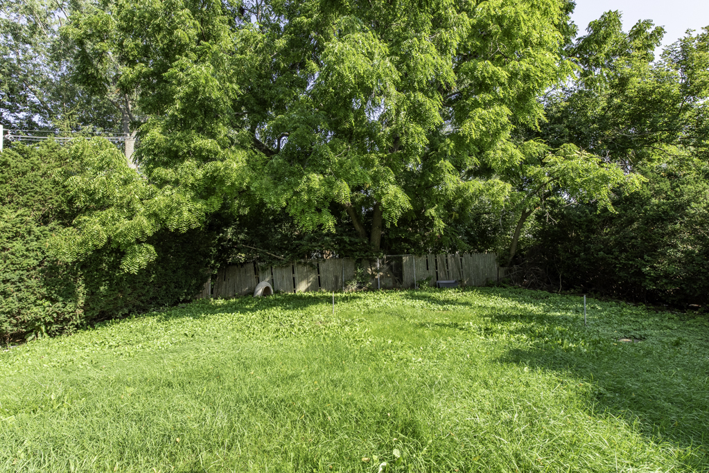 2337 N Sheridan Road Property Photo 22