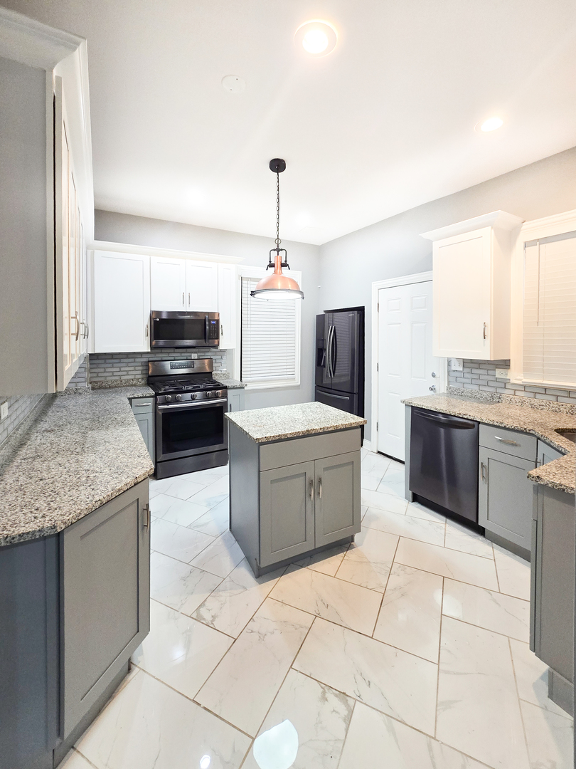 2050 E 73rd Street Property Photo 4