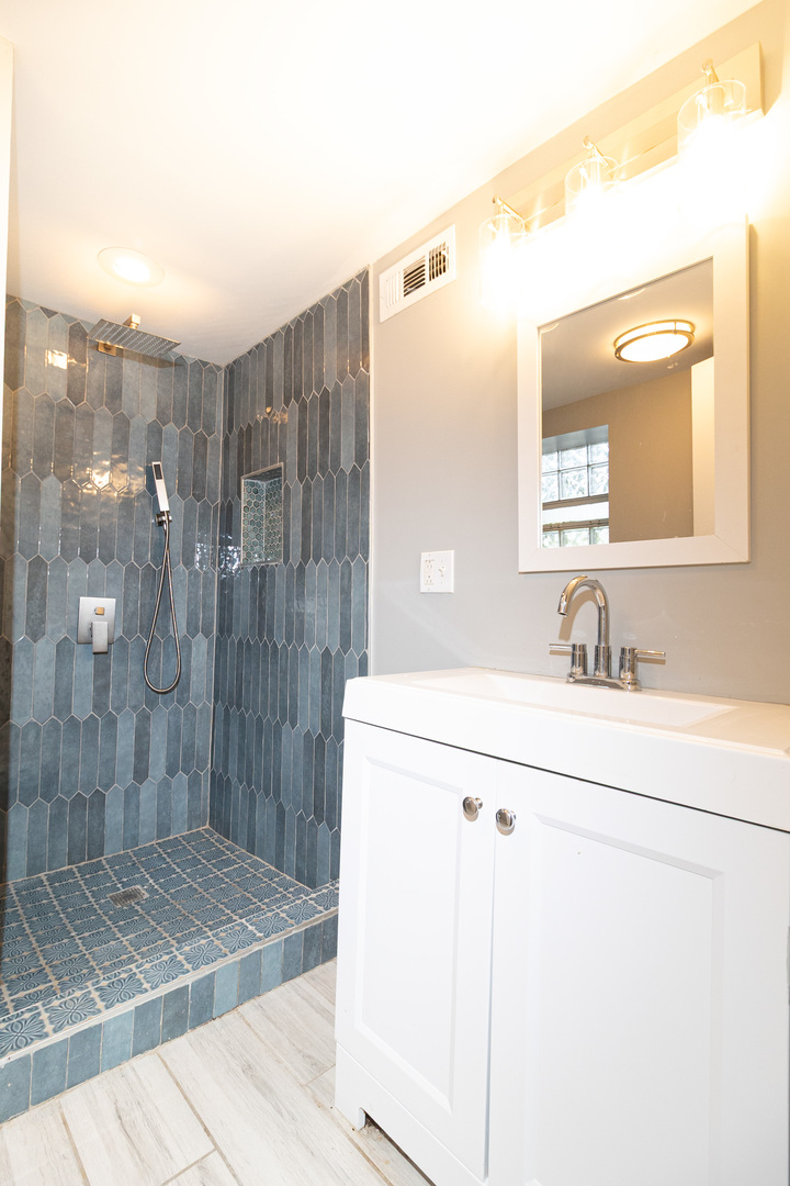 2050 E 73rd Street Property Photo 14