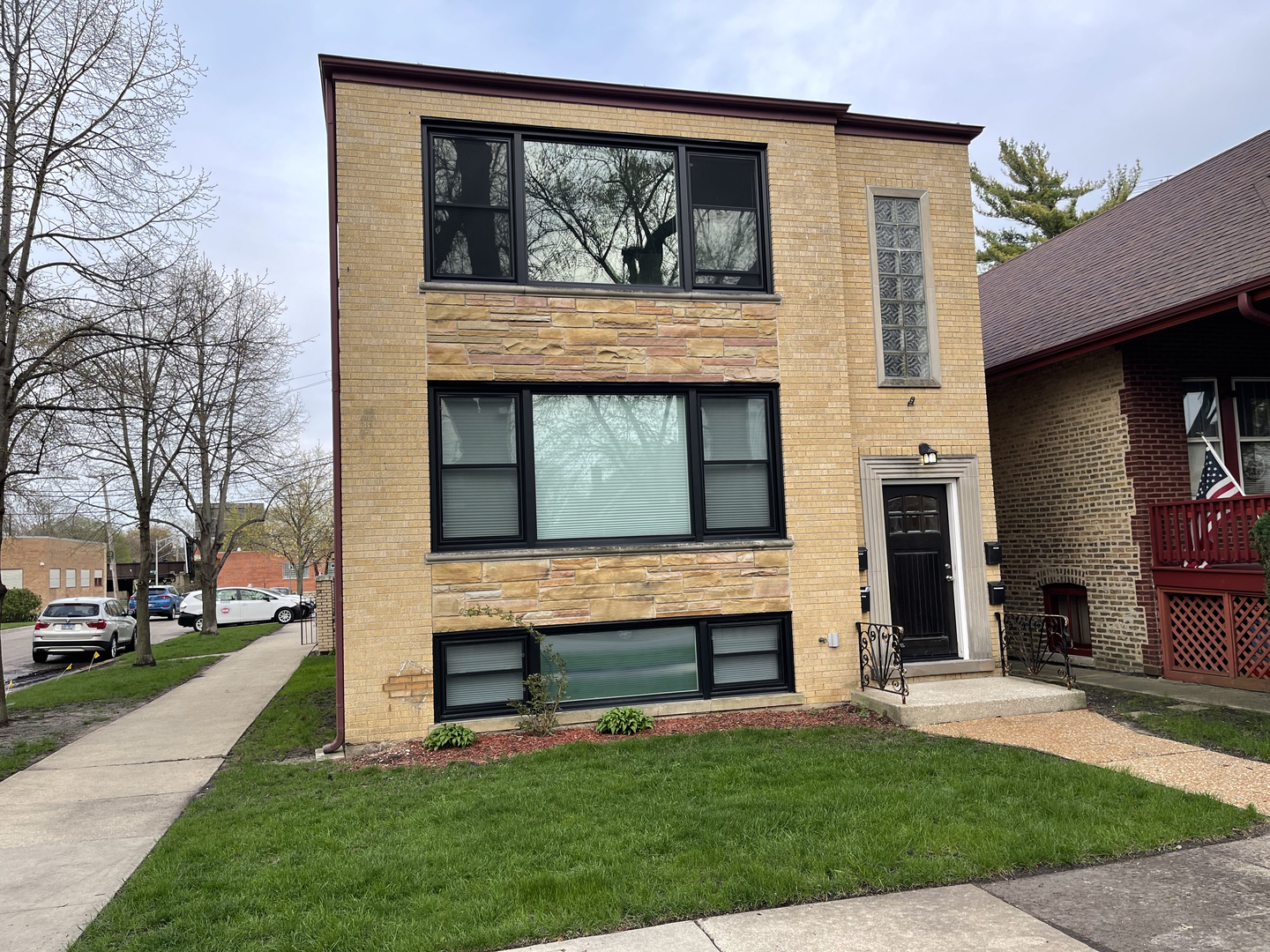 5259 N Leamington Avenue 2 Property Photo 1