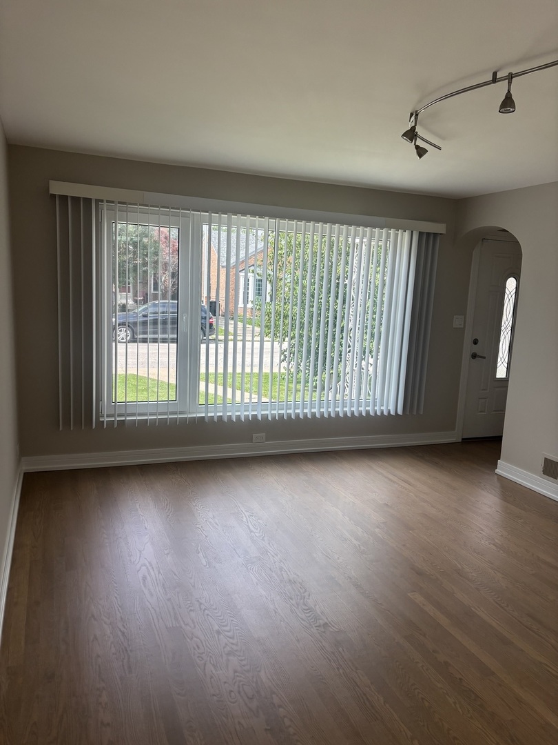 5115 N Mobile Avenue Property Photo 6