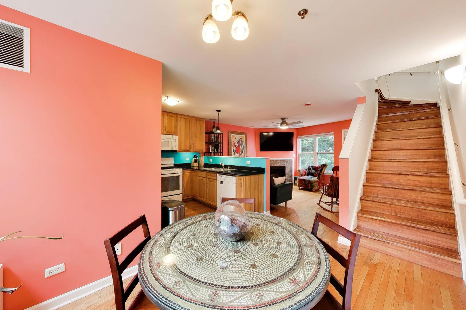 2011 W Chase Avenue 2 Property Photo 6