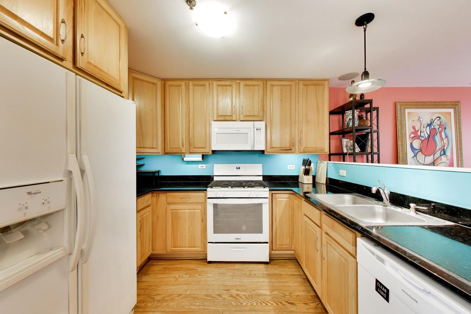 2011 W Chase Avenue 2 Property Photo 8