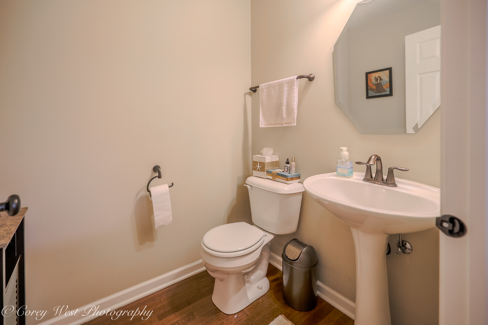 4062 Pompton Avenue Property Photo 5