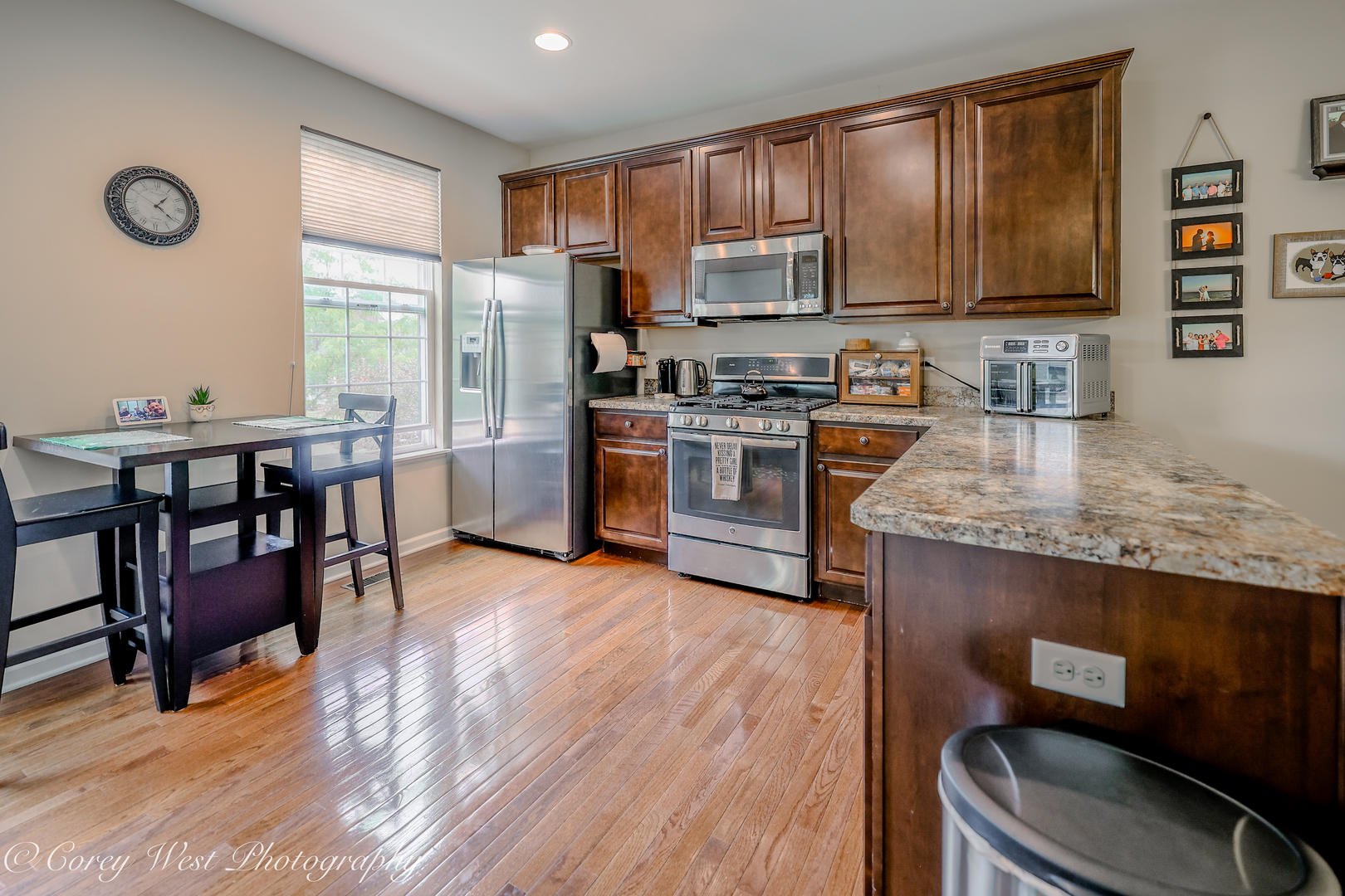 4062 Pompton Avenue Property Photo 6