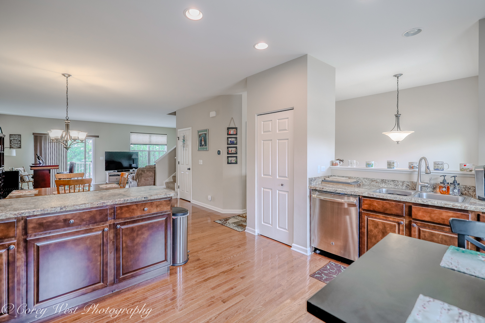 4062 Pompton Avenue Property Photo 10