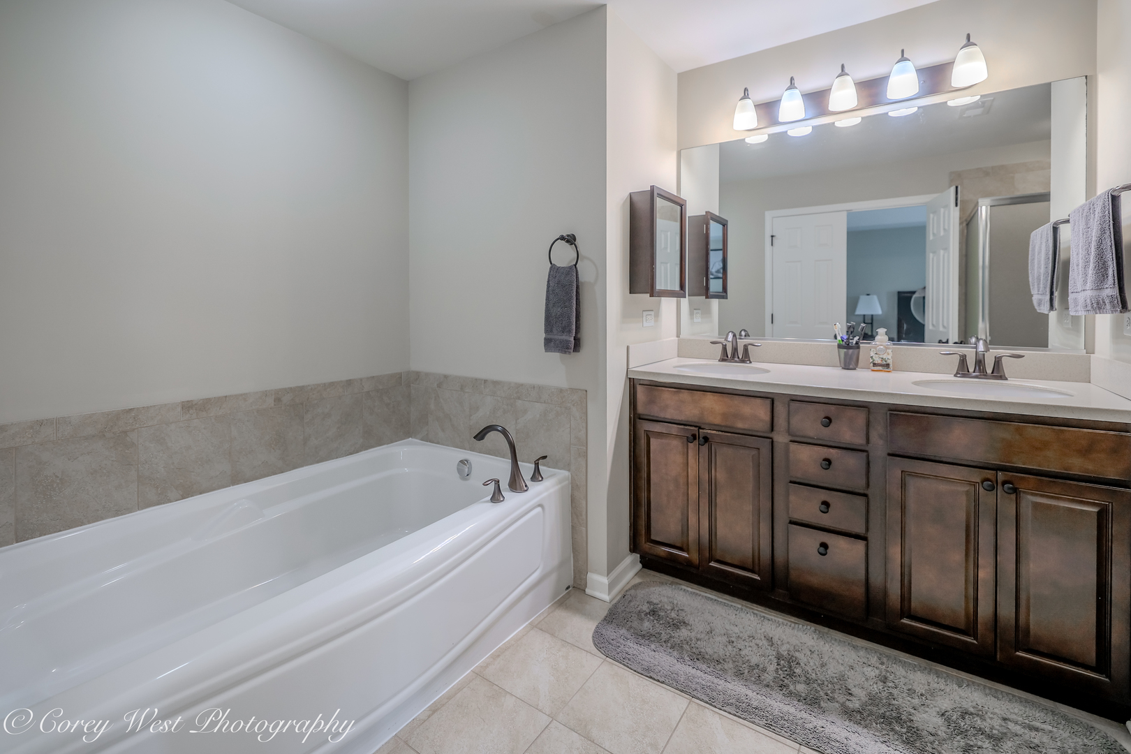 4062 Pompton Avenue Property Photo 27
