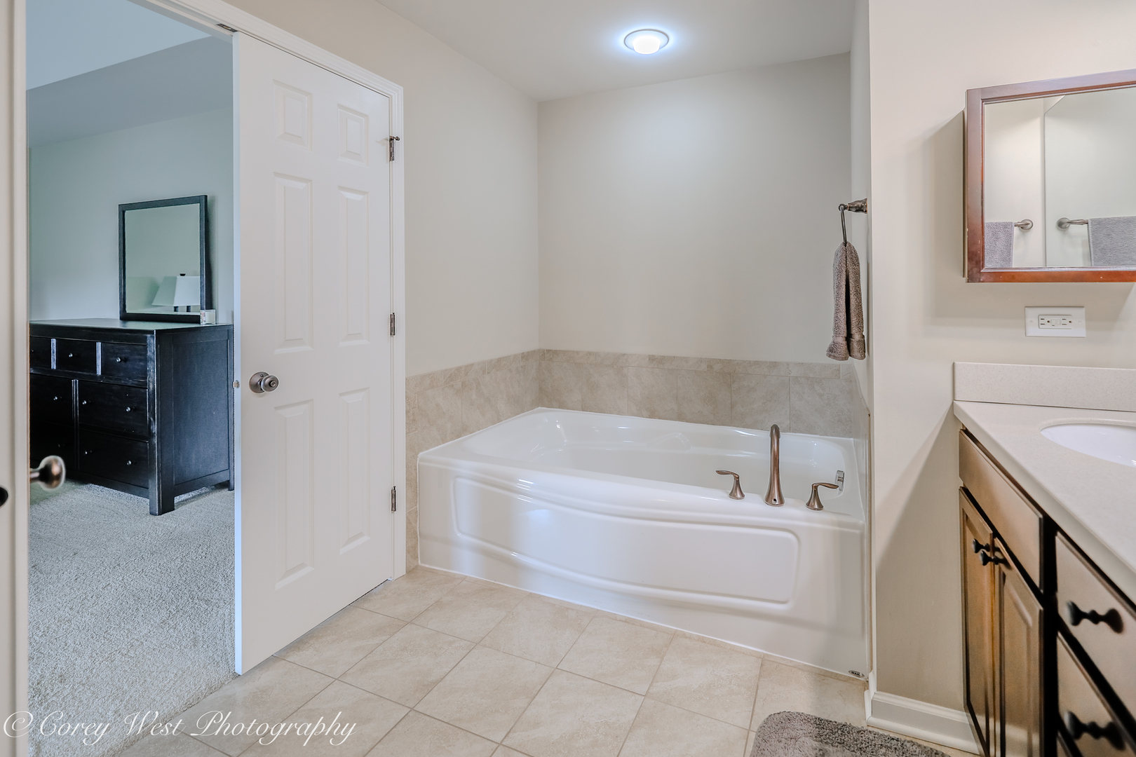 4062 Pompton Avenue Property Photo 30