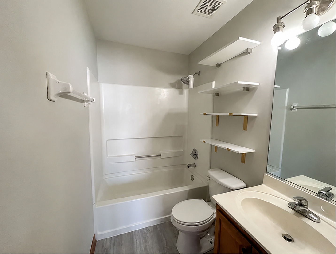 2462 Frost Drive Property Photo 16