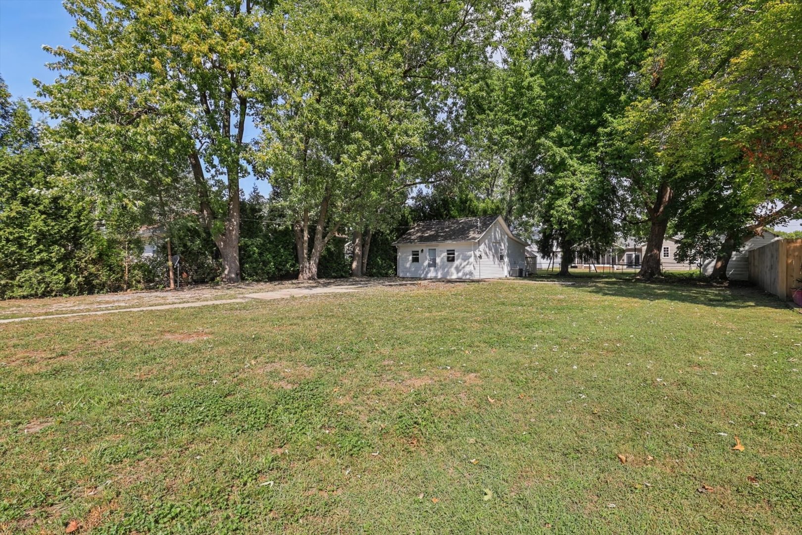 604 E Houghton Street Property Photo 6