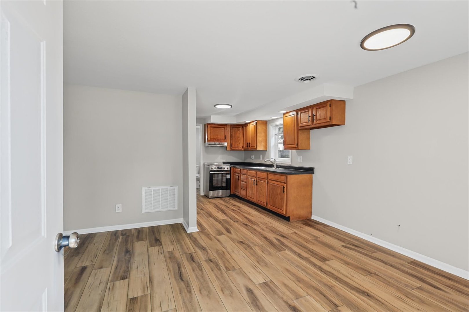 604 E Houghton Street Property Photo 9