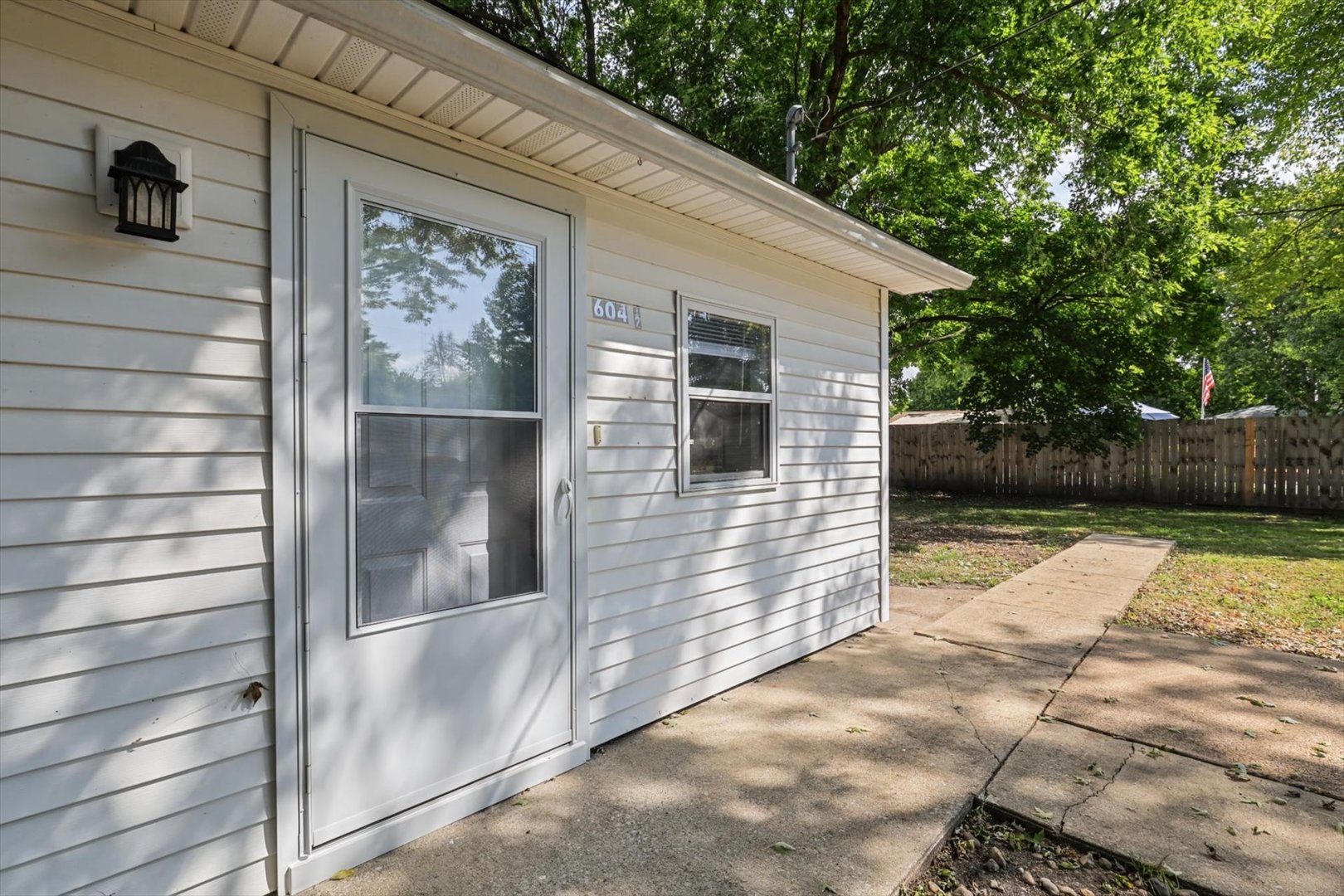 604 E Houghton Street Property Photo 28