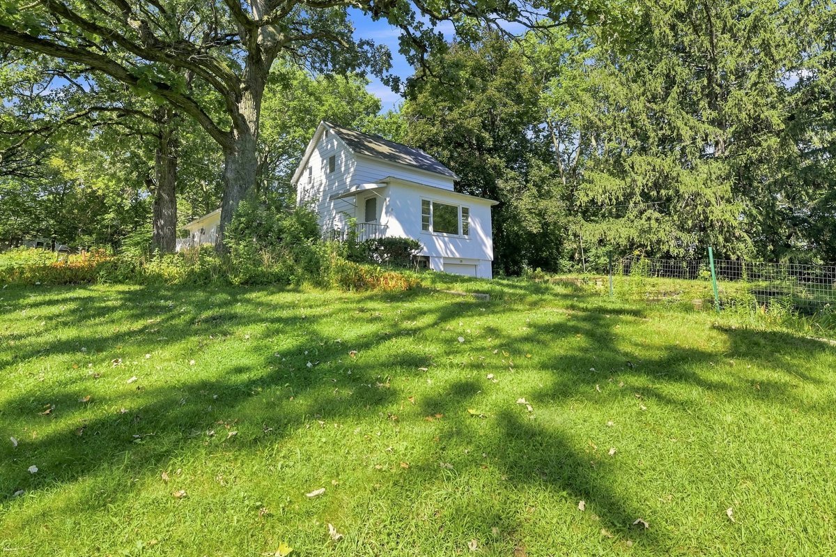 39132 N Mound Avenue Property Photo 2