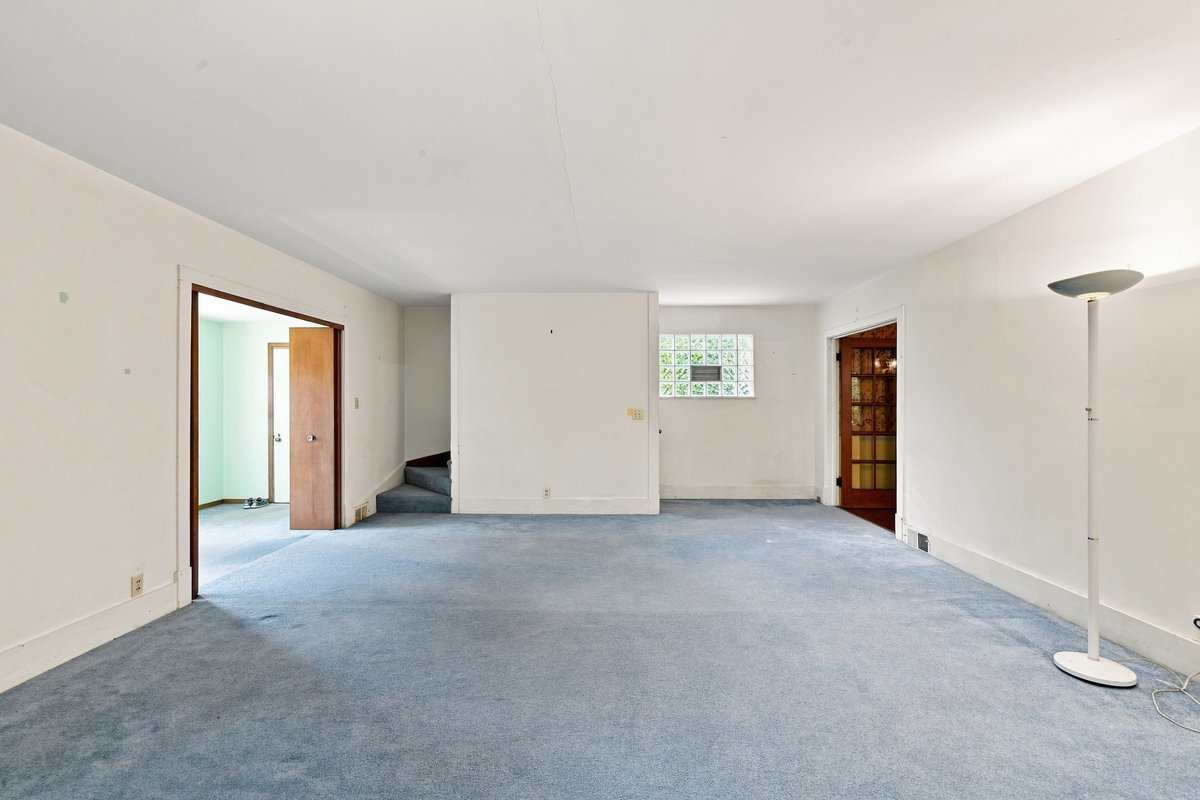 39132 N Mound Avenue Property Photo 6