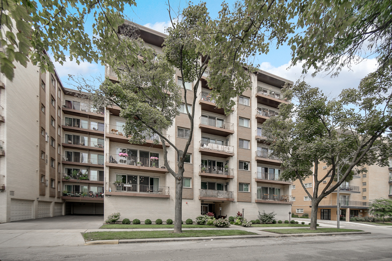 235 Marengo Avenue 3e Property Photo 2