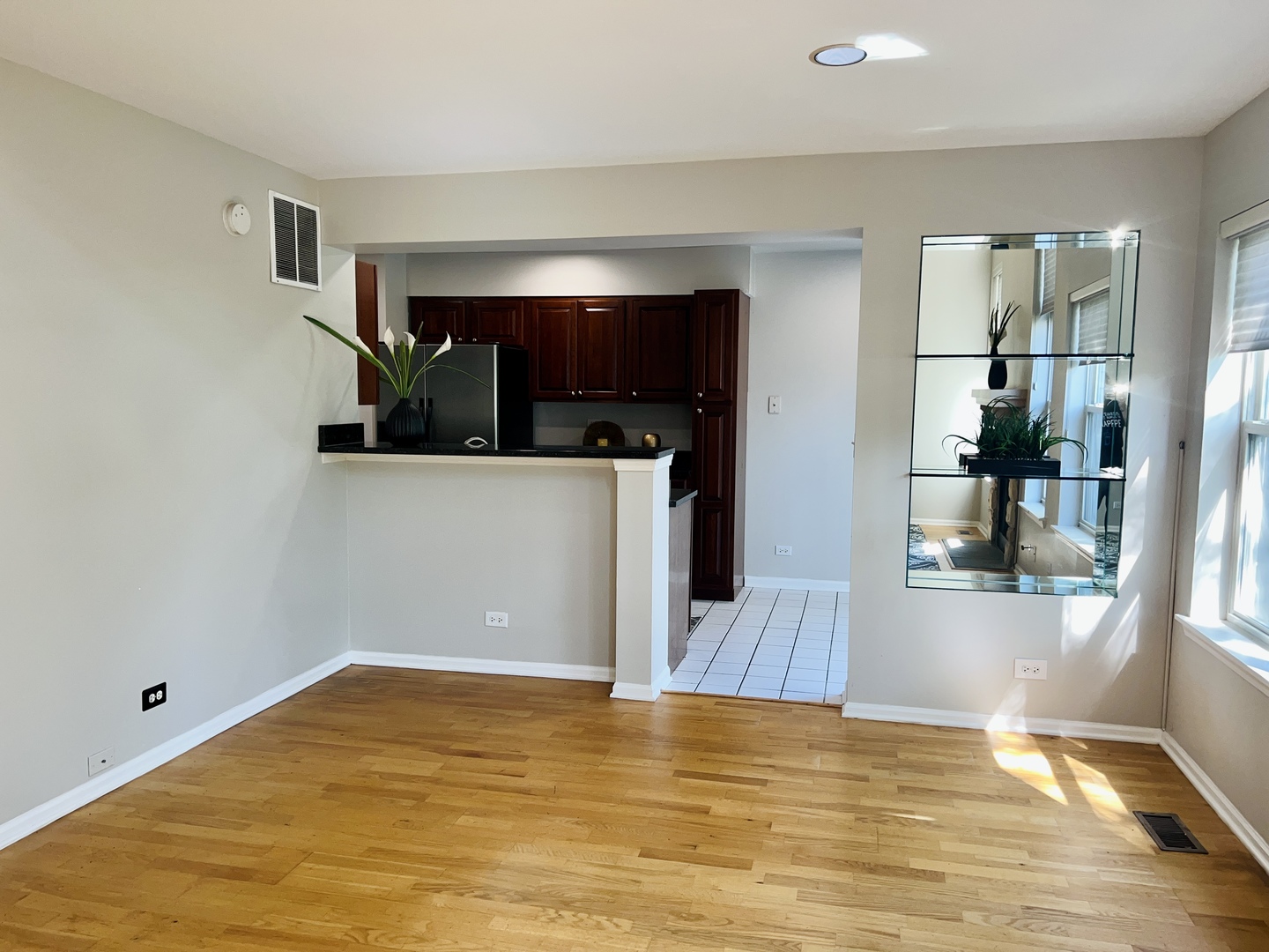 1560 E Chivalry Court Property Photo 3