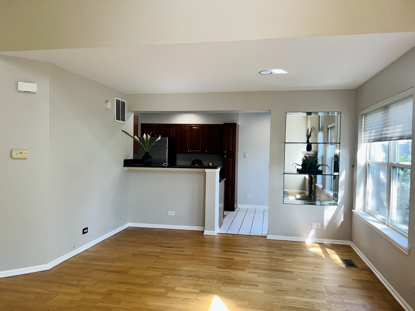 1560 E Chivalry Court Property Photo 4