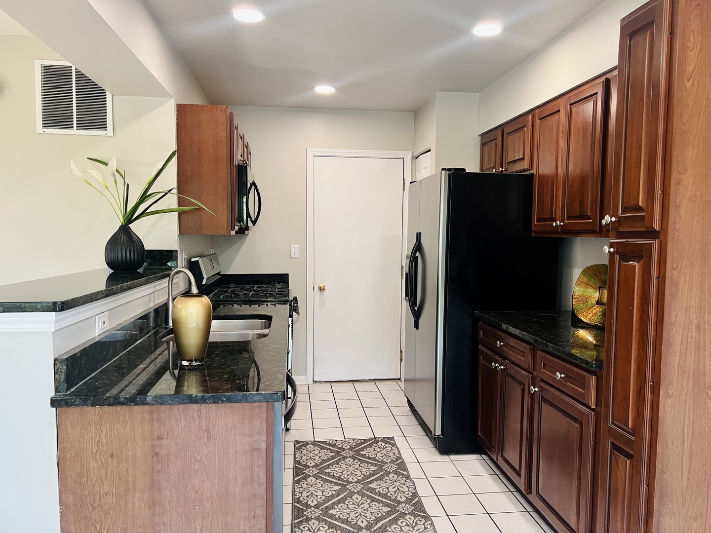 1560 E Chivalry Court Property Photo 10