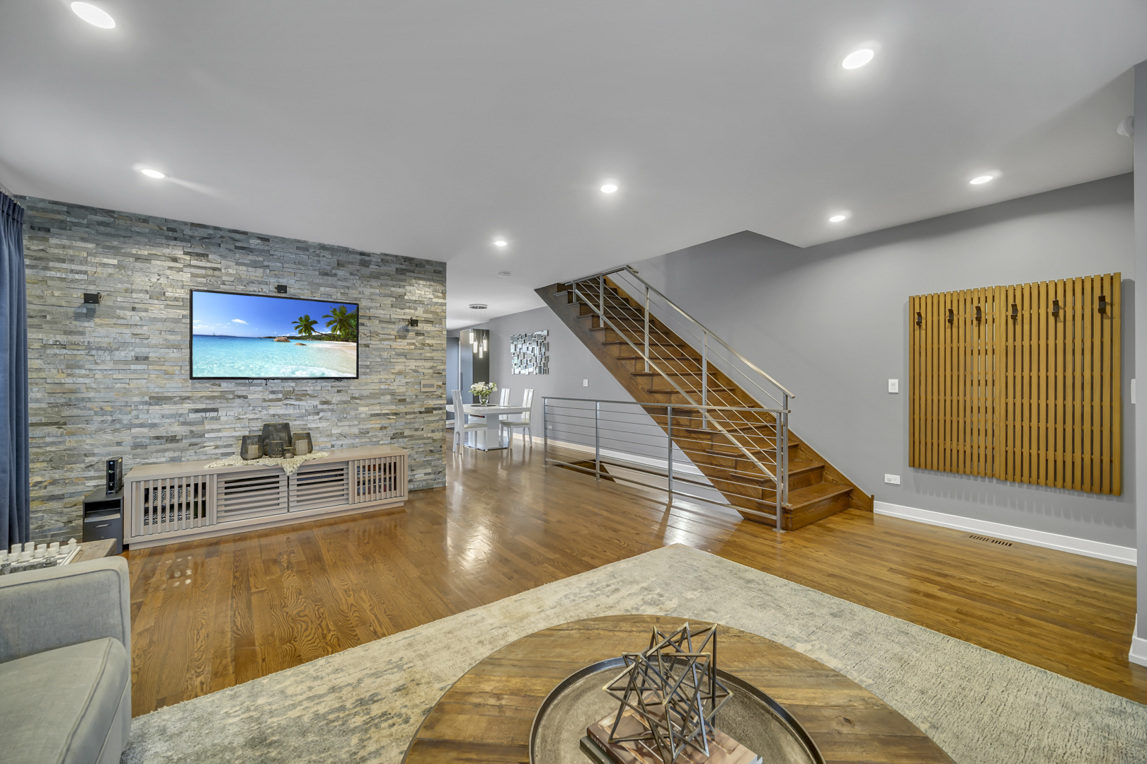 4304 N Overhill Avenue Property Photo 4