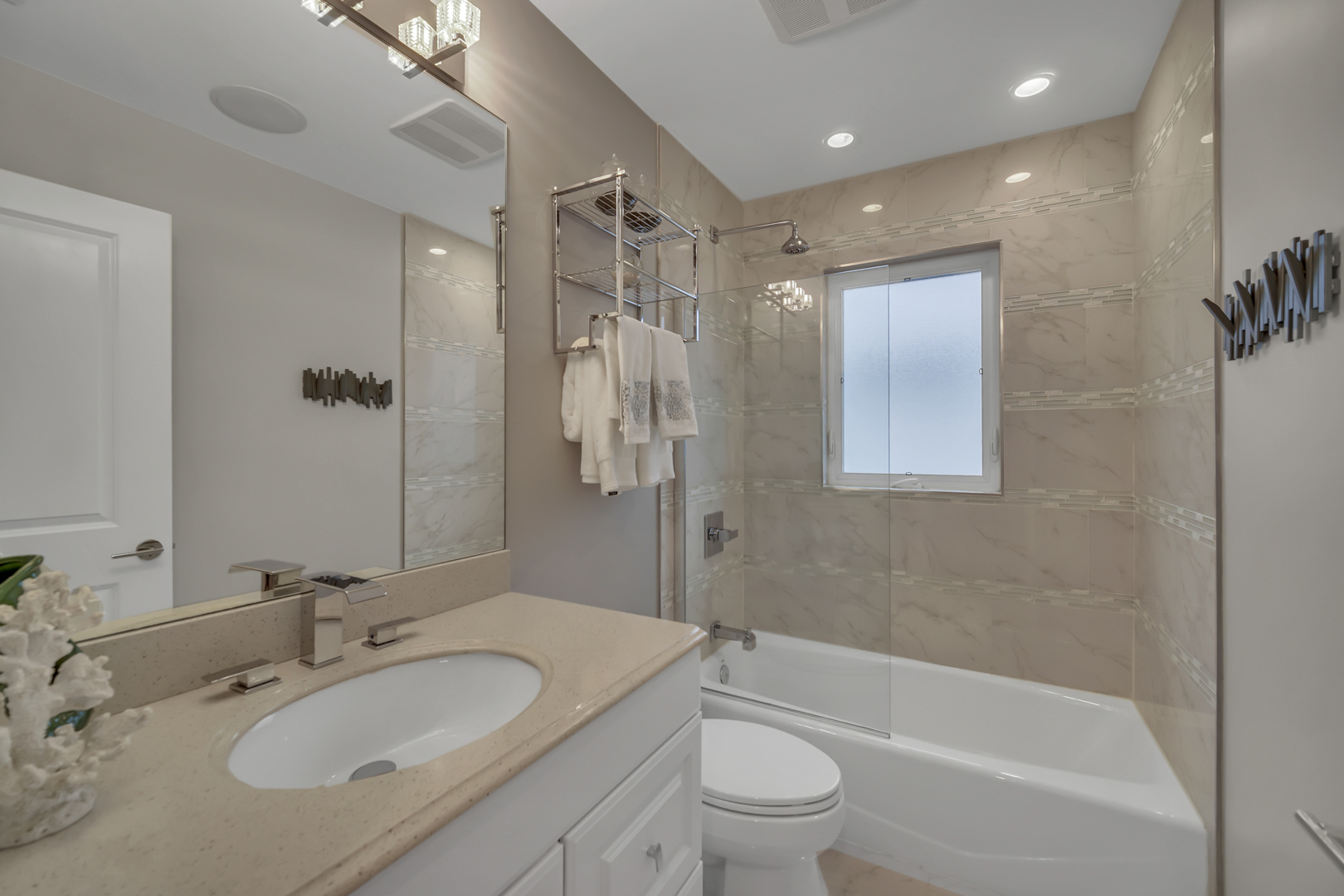 4304 N Overhill Avenue Property Photo 17