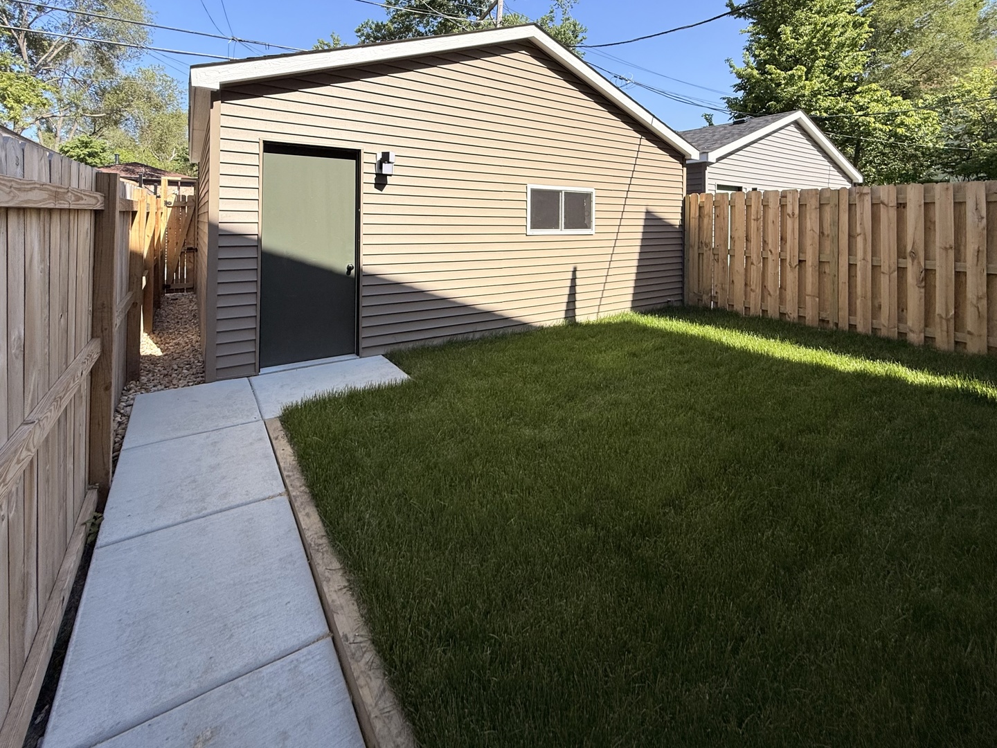 6747 S Langley Avenue Property Photo 24