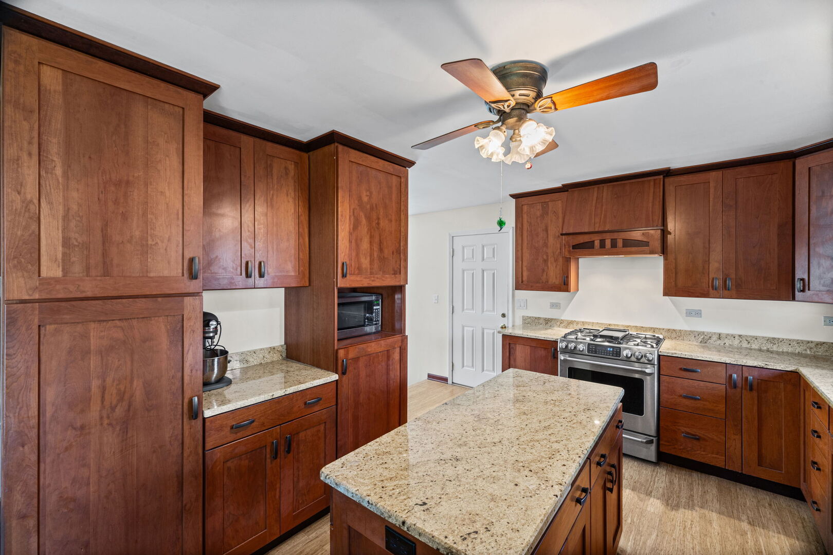 645 Flagstaff Lane Property Photo 4