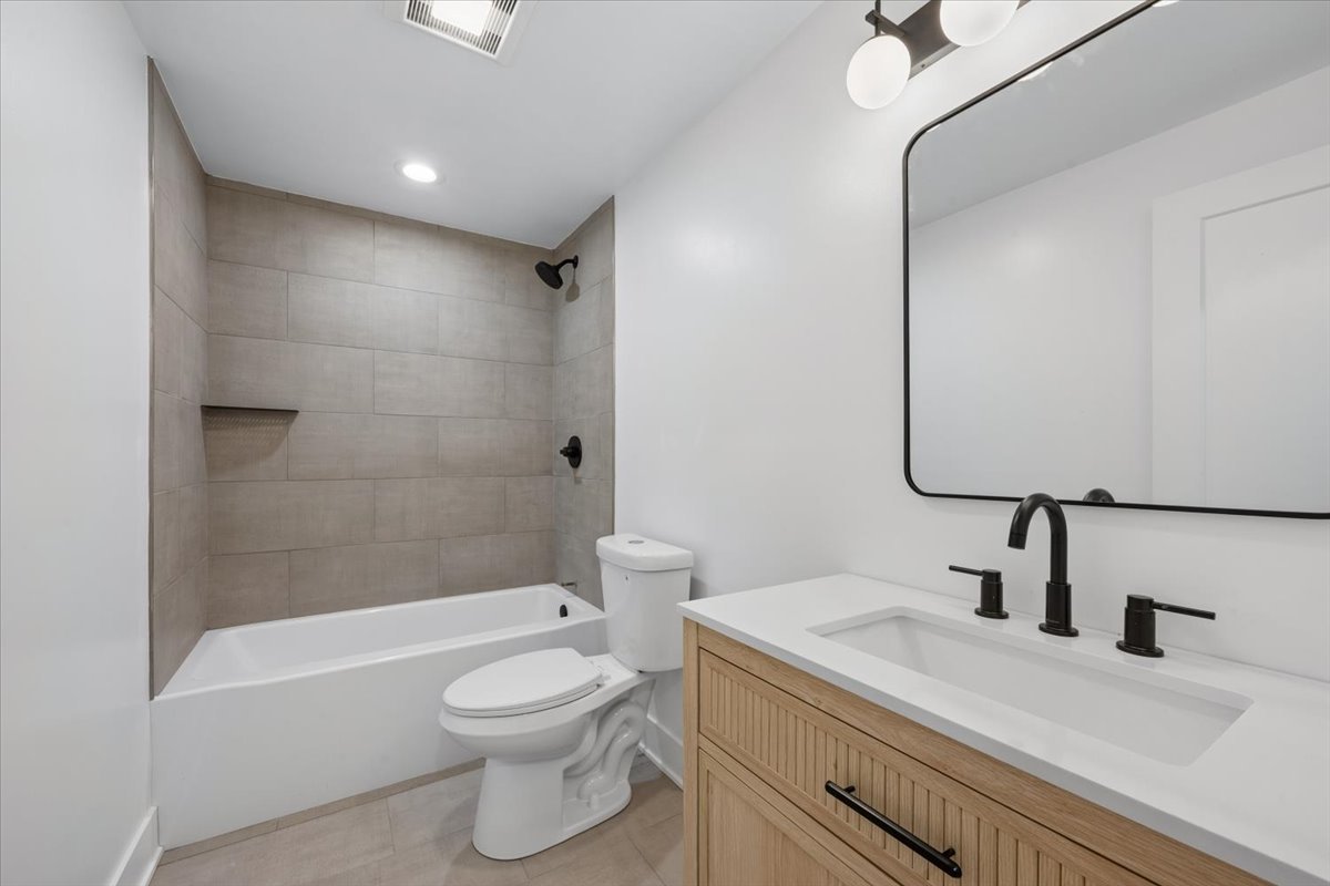 2601 N California Avenue 4 Property Photo 12