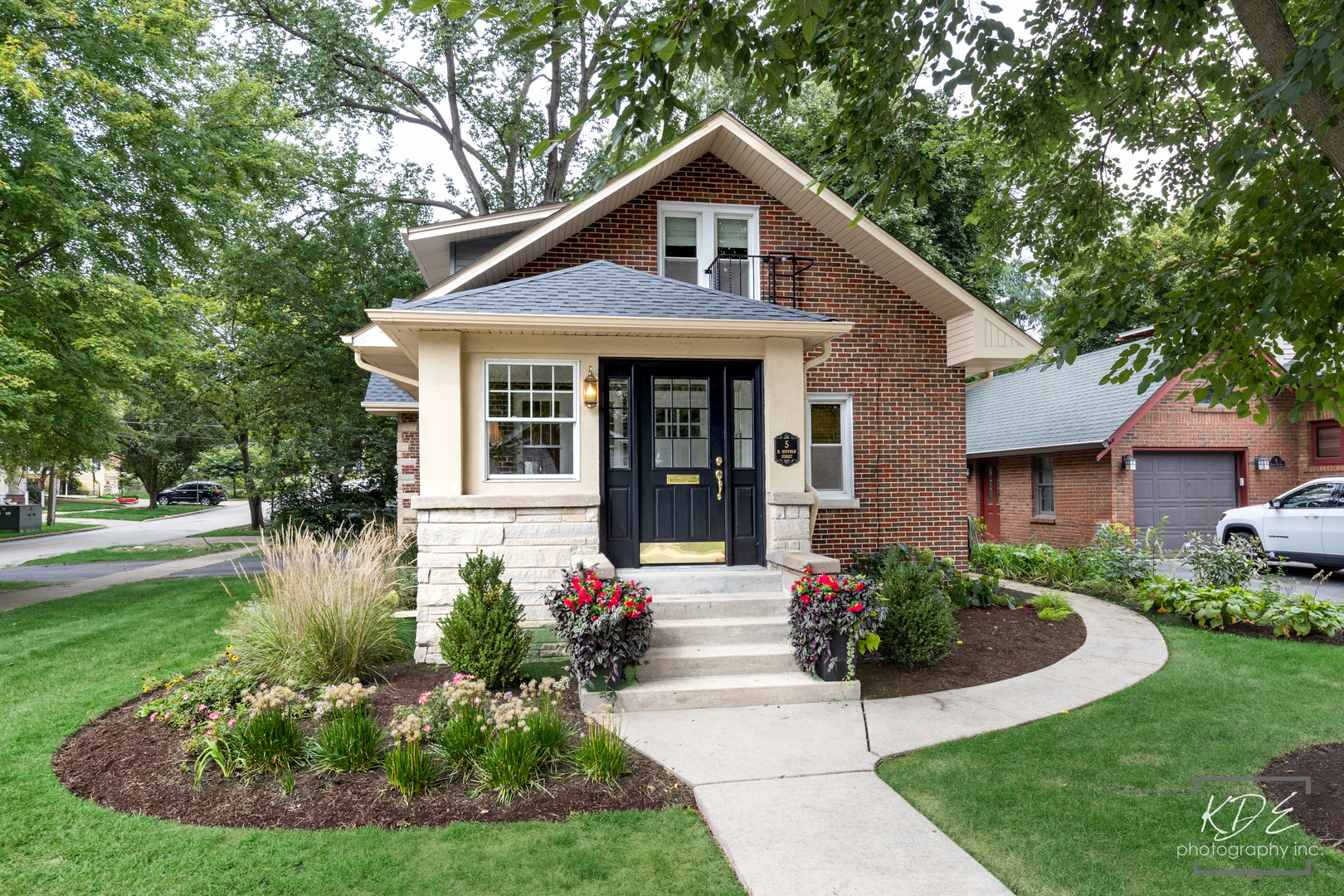 5 N Huffman Street Property Photo 1