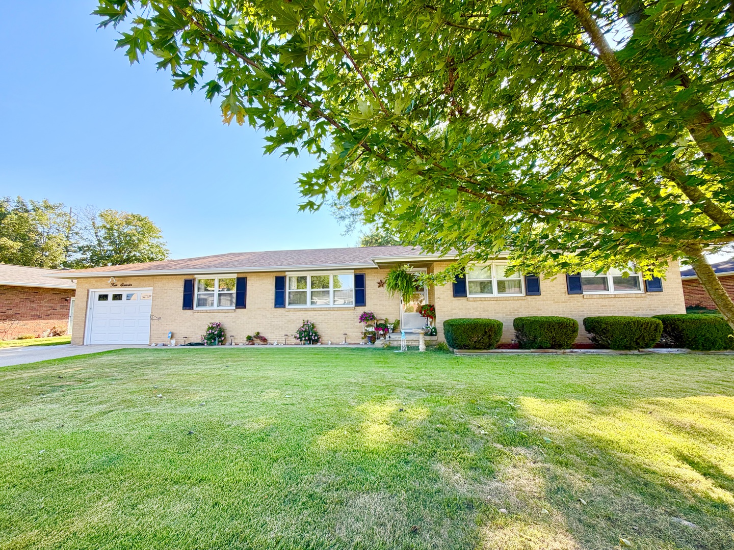 411 SUNSET Drive