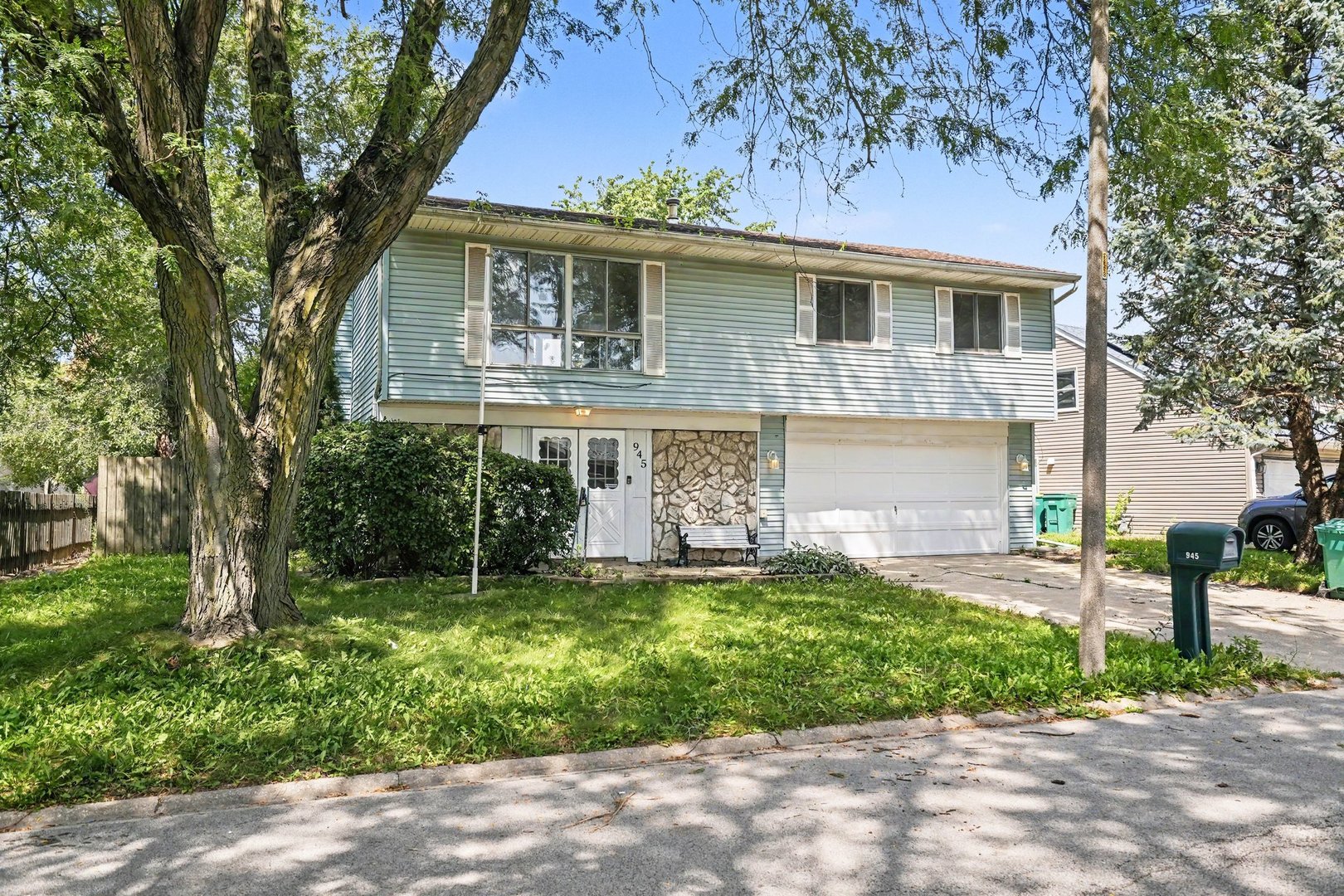 945 Surrey Court Property Photo 1