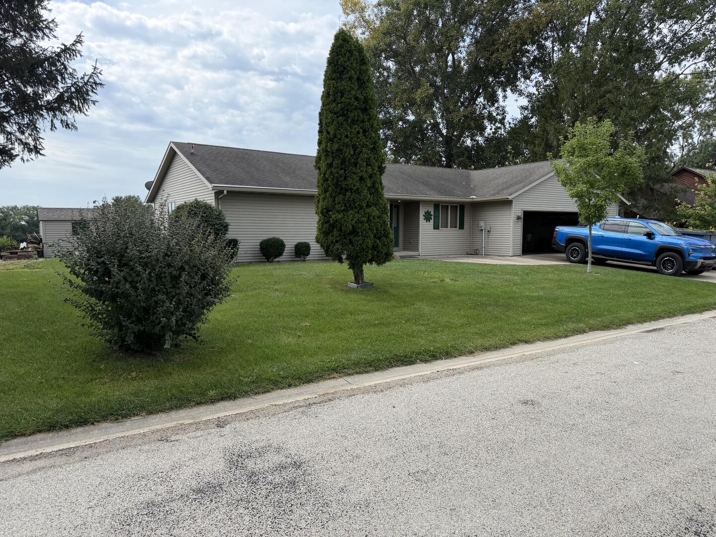 29 N Shoreline Drive Property Photo 1
