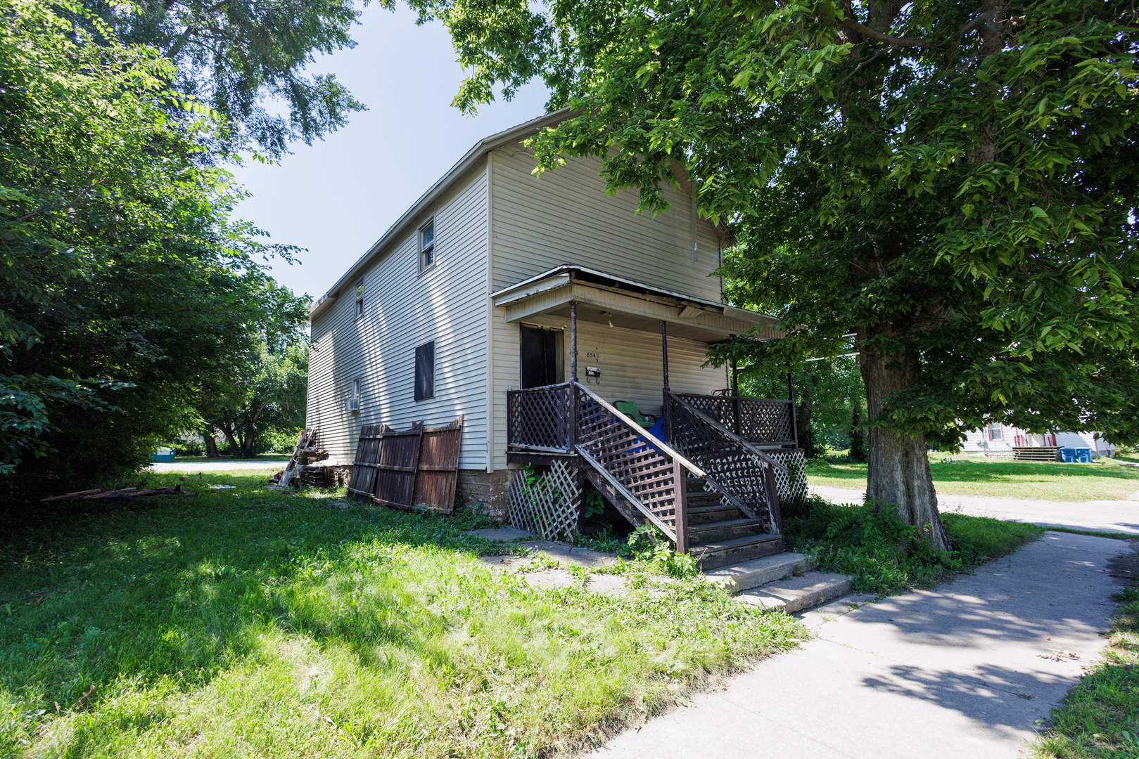 854 E LOCUST Street