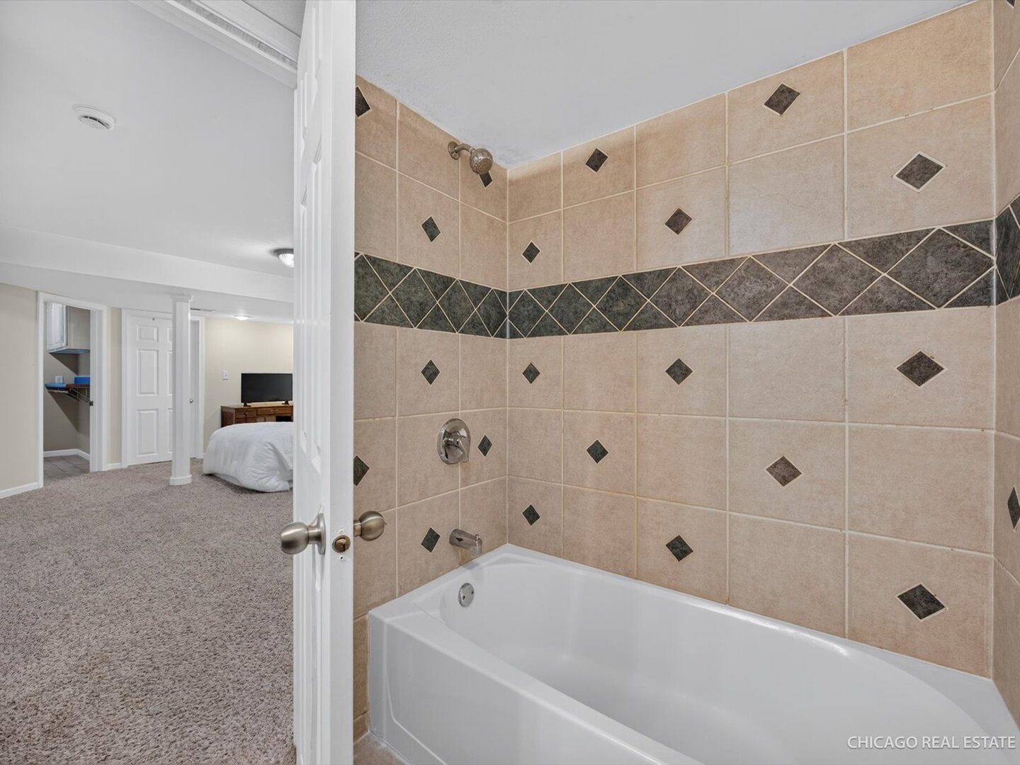 221 Julie Lane Property Photo 14