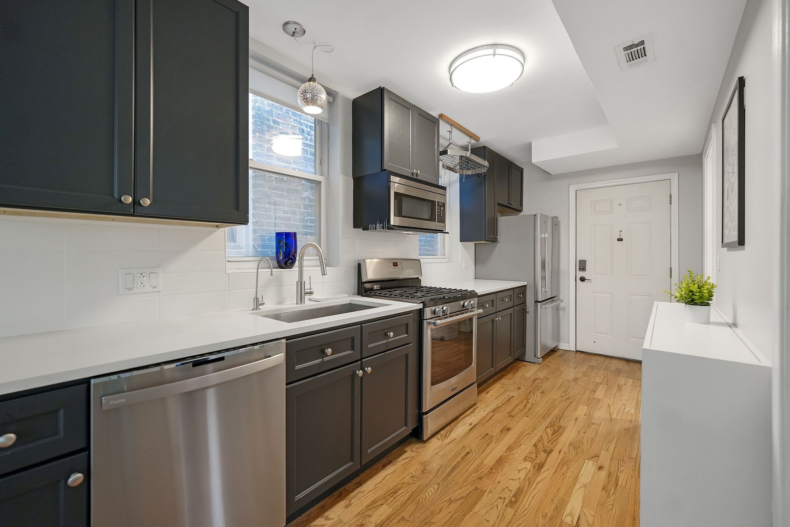 1427 W Superior Street 2f Property Photo 5