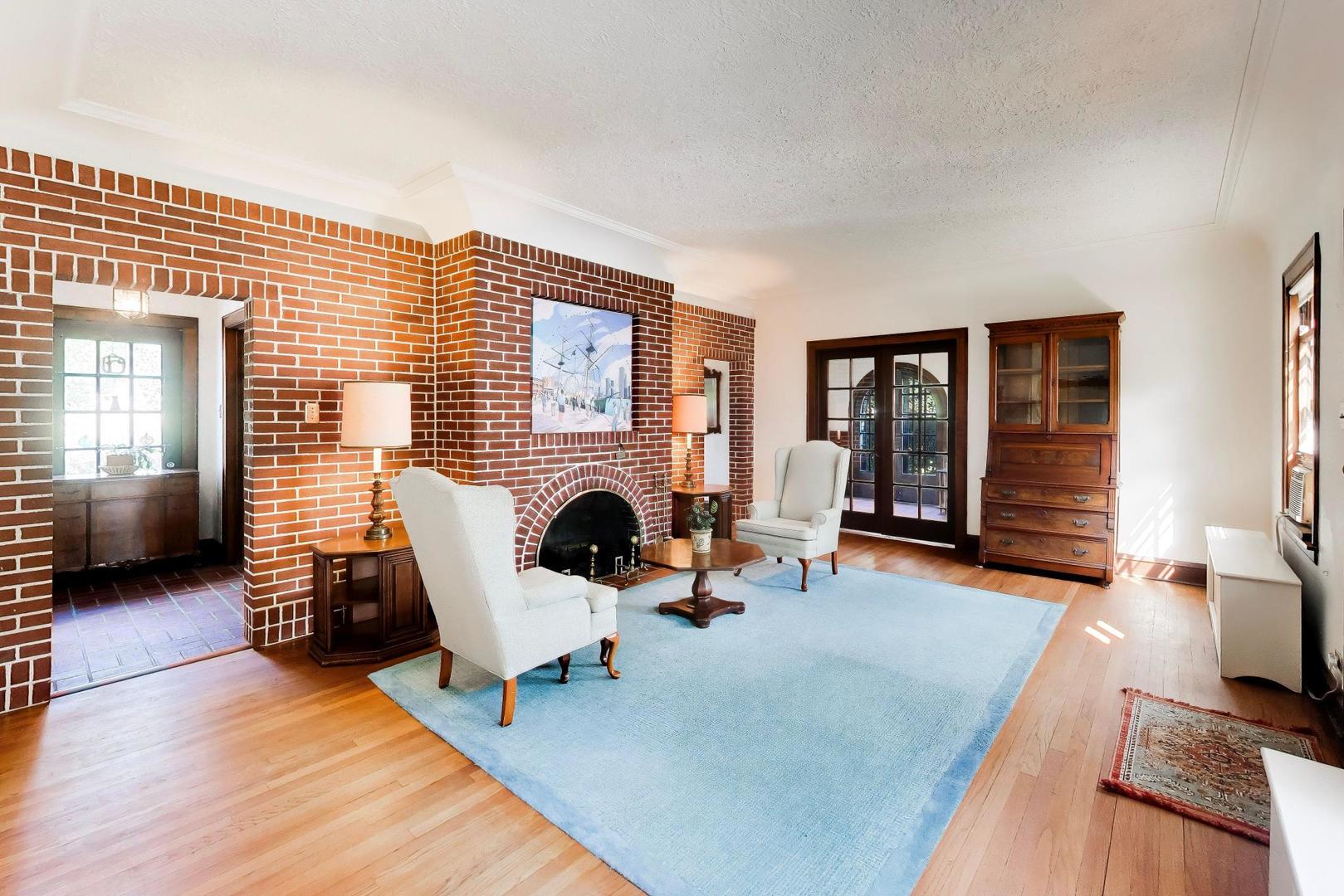 6136 Crain Street Property Photo 4