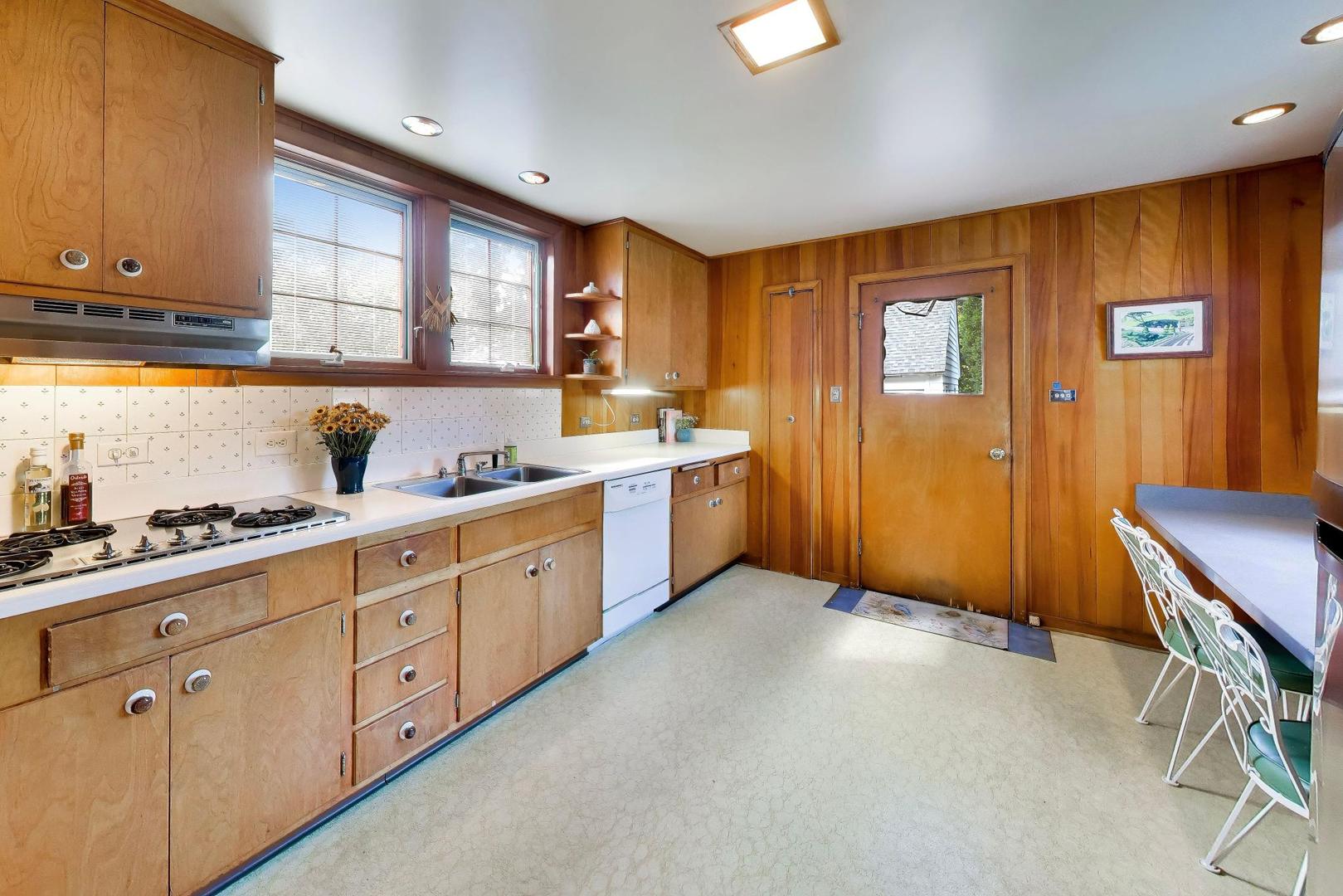 6136 Crain Street Property Photo 8