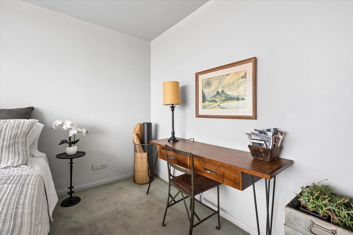 5455 N Sheridan Road 1812 Property Photo 11