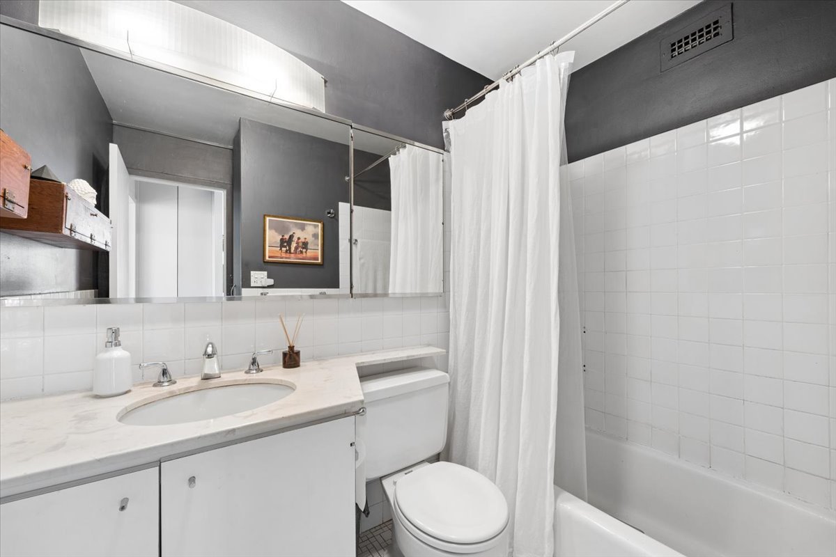 5455 N Sheridan Road 1812 Property Photo 12