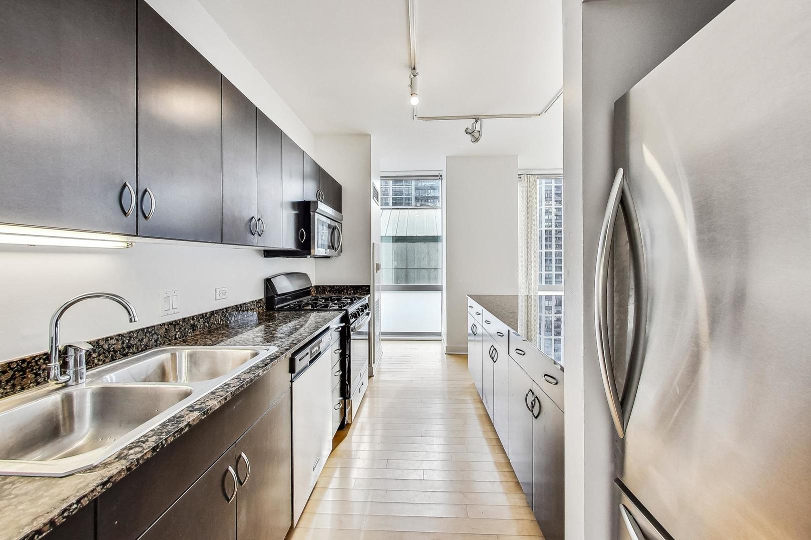 8 E Randolph Street 1004 Property Photo 6