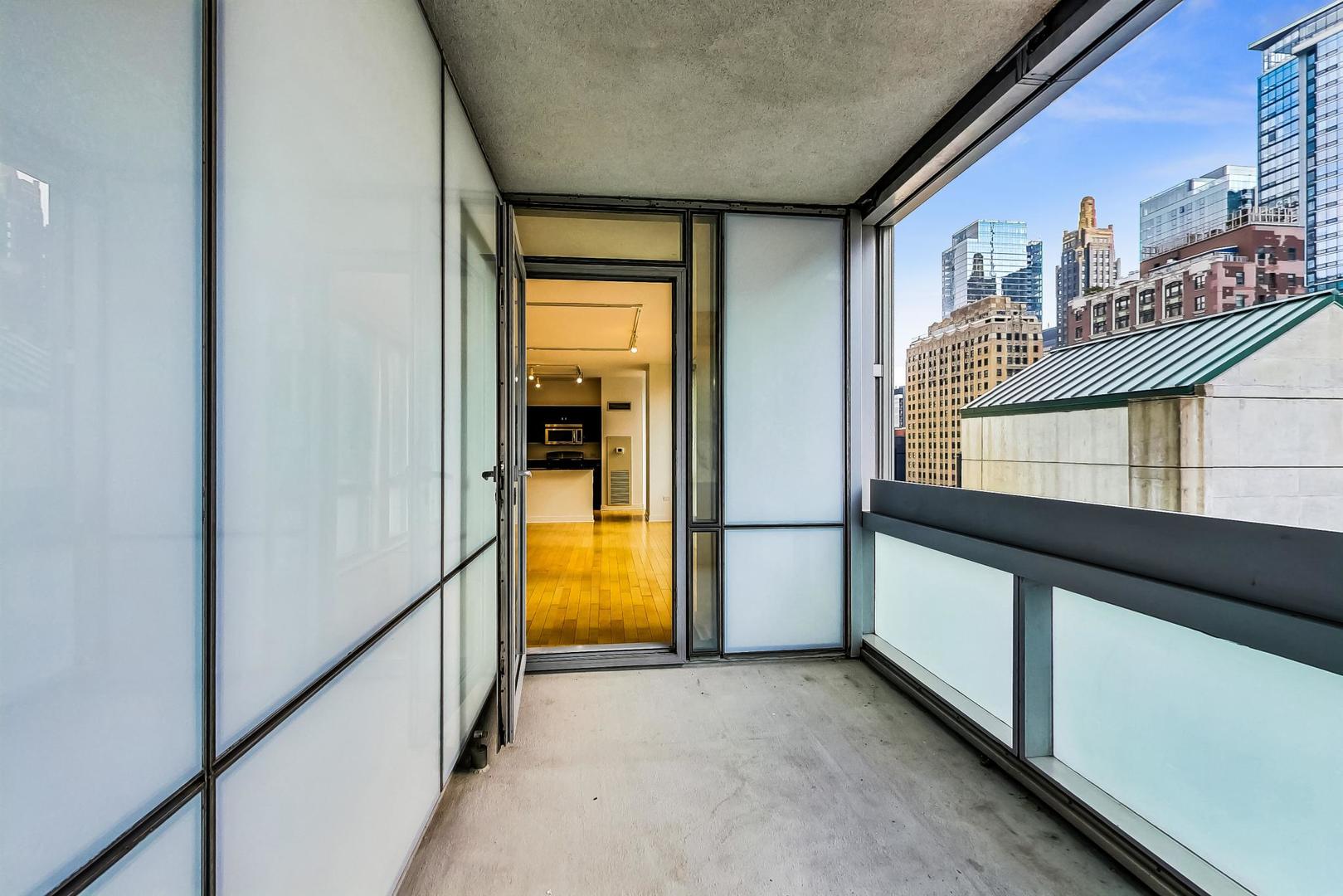 8 E Randolph Street 1004 Property Photo 10