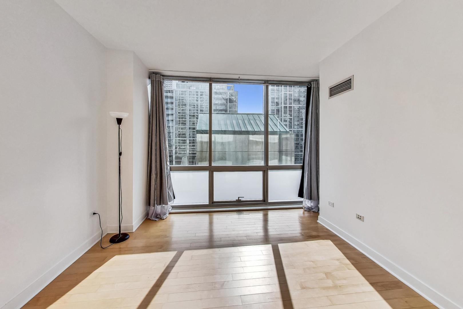 8 E Randolph Street 1004 Property Photo 17