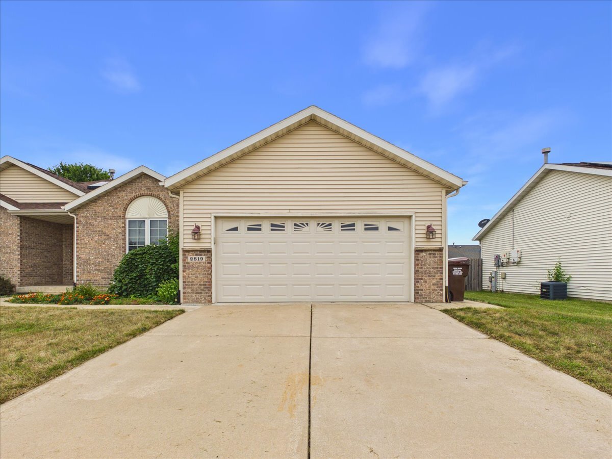 2819 Mary Street Property Photo 5